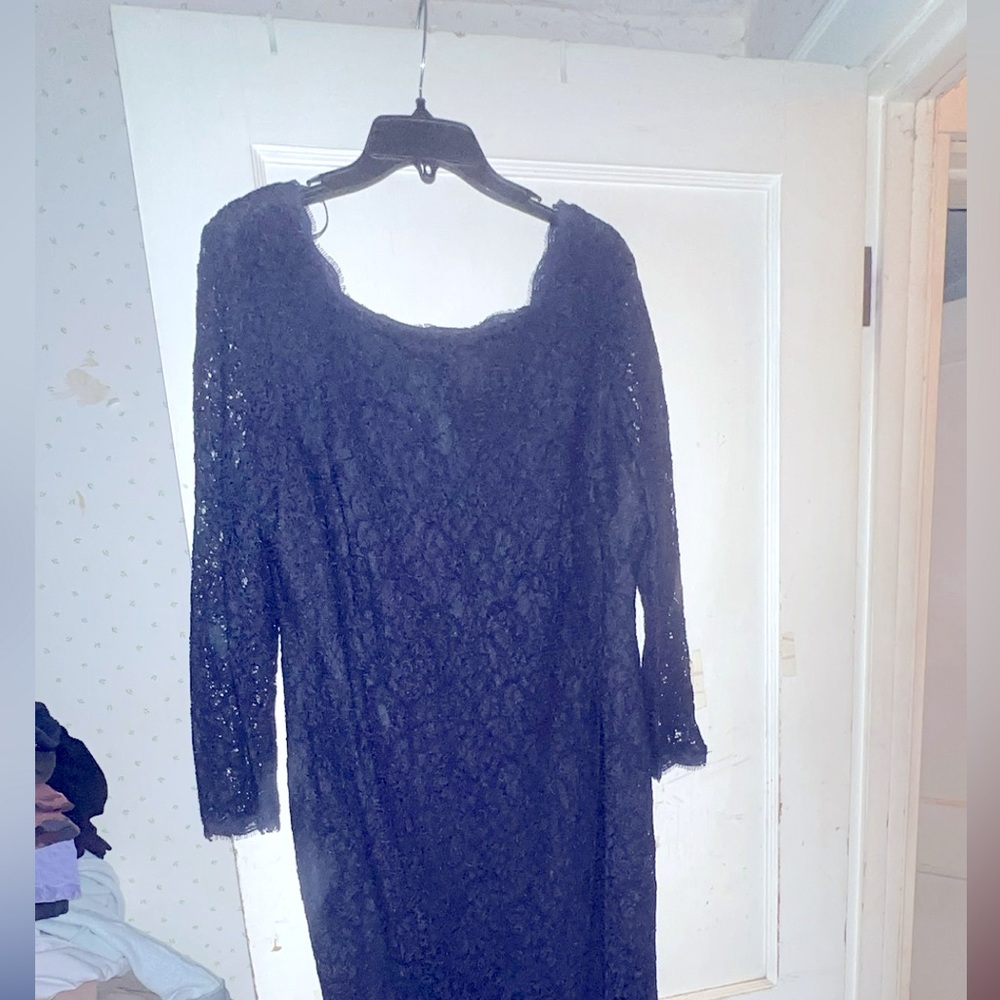 Beautiful lace dress with long sleeves!